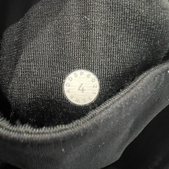 Lululemon leggings mesh crop size 4 - Picture 2 of 4